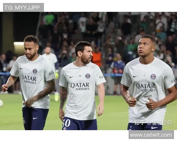 巴黎圣日耳曼逆转晋级欧冠决赛，梅西梅开二度创历史