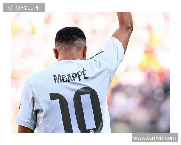 姆巴佩与亚马尔赛后深情拥抱，感谢对手的热情致意