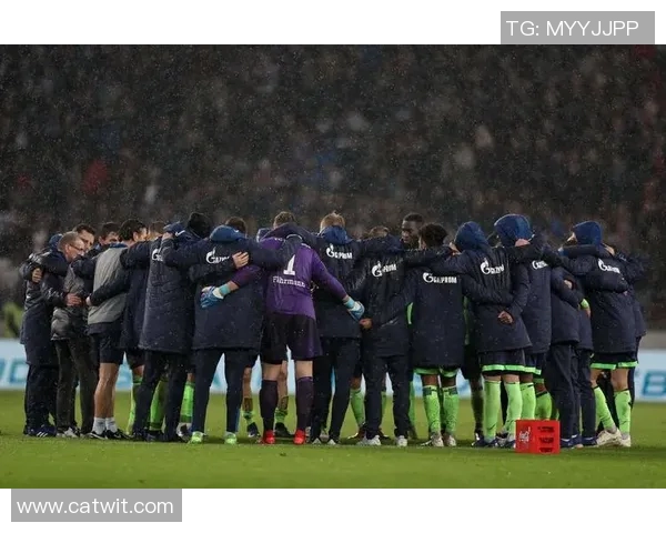 沙尔克04客场连败，德甲征程困难重重