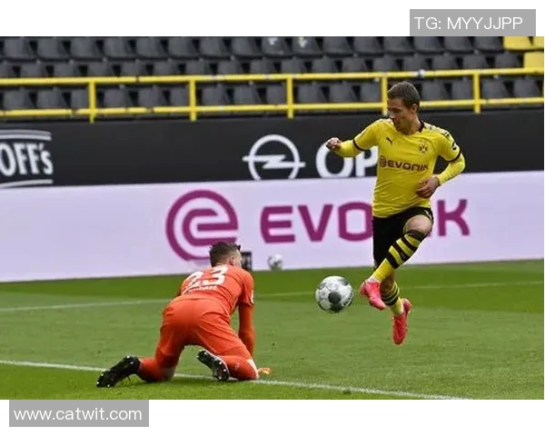 沙尔克04主场强势击败多特蒙德，取得宝贵胜利